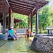 【礁渓温泉】温泉街をぶらぶら。温泉・買い物・グルメ、楽しみがい～っぱい！ 礁渓温泉 町歩き 礁渓温泉公園 湯圍溝公園 ドクターフィッシュ 宜蘭名産 牛舌餅 温泉トマト 三星葱 三星蔥 羊羹 奕順軒 特産品お土産