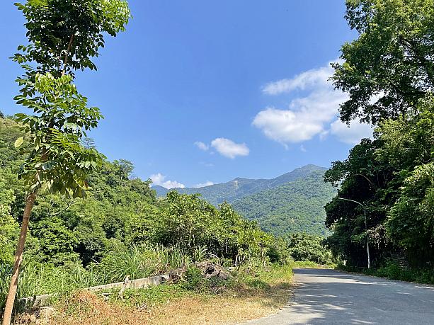 台東の有名な温泉地「知本温泉」。ここに知る人ぞ知る「白玉瀑布」があります。といっても、気軽に訪れることができます！