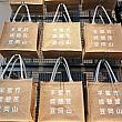 こちらは、日本でも人気のジュート(麻)バッグ。8月14日までの期間限定ですが、666元購入すると一日700個限定でもらえた岡山店オリジナルグッズです。ナビは一つゲットしましたよ～！