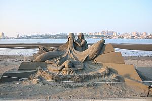 芸術的な色合いが強い砂像が多く見られました。