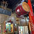 太鼓！ナビ、お寺に太鼓があるのにはじめてきちんと気づいた気がします。今まで何度も台湾のお寺に足を運んでいたのに……