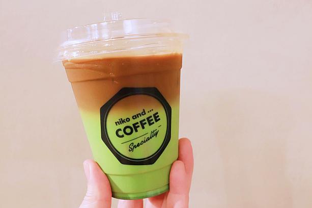 辻利抹茶咖啡拿鐵 ICE  110元 (HOTもあり)<br>「niko and …」オリジナルのコーヒーに「辻利茶舗」の抹茶を合わせた抹茶コーヒーラテもおすすめです。