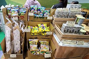 台湾の食材や限定スナック菓子などがずらりと並んでいましたよ～！もちろんスナック菓子は買えます！