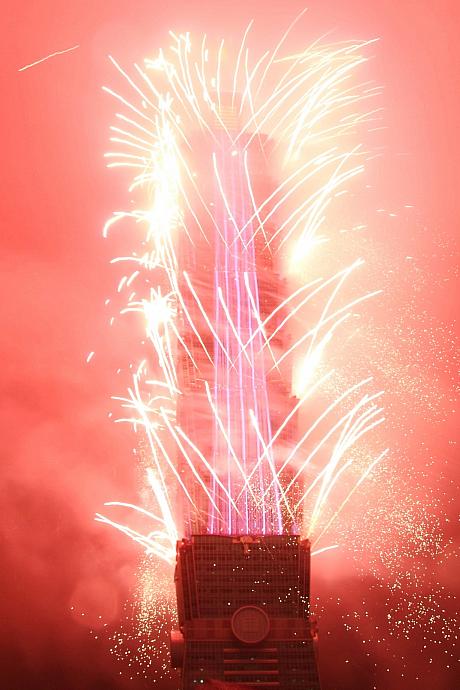でも、大丈夫！今年は社長が手持ちで動画を撮影してくれたから！というわけで、花火はこちらからお楽しみください！