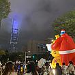 「誠品生活信義」まで来ると、台北101が出現！だけど……上の方霞んでる……涙 どうにか花火の時だけでも、くっきりと見させて！！
