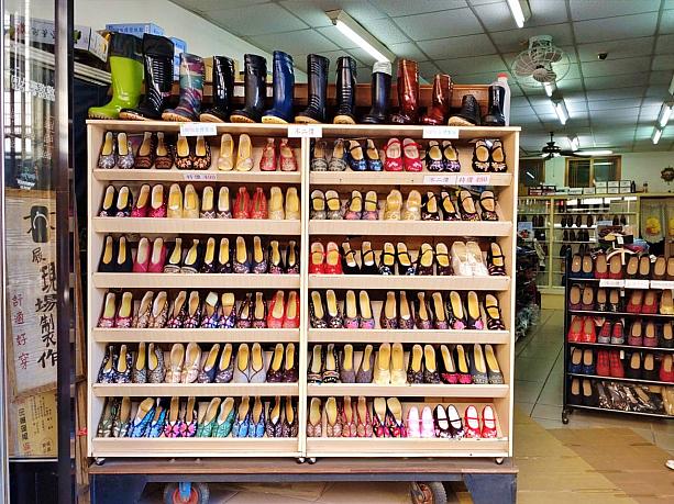 うわ～♡こちらはチャイナシューズのお店です。かわいい靴がいっぱい！