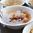 「意麵」はだいたい湯(汁ありスープ麺)か乾(汁なし混ぜ麺)が選べます。ここもそう。どちらもニンニクが効いた肉ダレが味のポイントです。