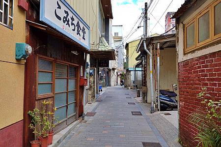 目的地辺りの路地は、台湾の文学作品の一節から「蝸牛巷(カタツムリの小径)」と呼ばれているとか。通りのあちこちでカタツムリ(オブジェやイラスト)と出逢えるそうなのですが、ナビは残念ながらご縁がなく……。
