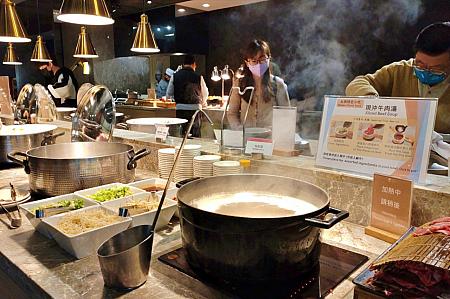台南の朝ごはんの代表、牛肉湯(牛肉スープ)もあります！自ら作るのも、DIY気分でまた楽しいものです。