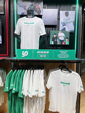 NIKEとHBLがコラボしてマスコットを描いたTシャツが限定発売されています。台湾好き、バスケ好きさんへのいい台湾土産になると思いますよ～！