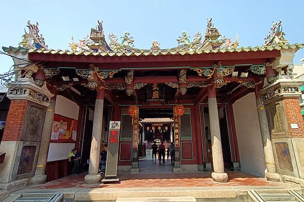 「それはぜひとも拝みたい！」とやってきたのが、「武廟」です。<br>正式名は「臺灣祀典武廟」。「大關帝廟」とも呼ばれています。1665年建立、朝廷の祭祀を執り行う武廟として昇格した台湾唯一の廟なのだとか。