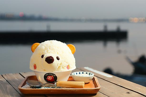 <b>北海道しろくま130元</b><br>真っ白なクマはミルク味。トッピングは練乳＆お餅だけでちょっとがっかりしていたのですが、中には、たっぷりのあずきが隠されていますよ。うれしい誤算～！