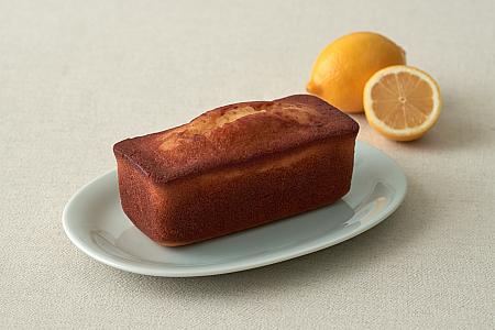 暑い夏に爽やかな甘みがクセになりそうなレモンパウンドケーキ！