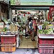 台湾LVとも言われている縦ストライプがカラフルな漁師網バッグ(茄芷袋)は、地元のおばさんたちも愛用しています。特に市場に行くとその光景をよく見掛けます