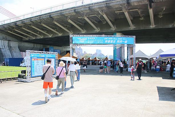 台北市会場は大佳河濱公園。6月22〜24日の3日間開催されました。写真は最終日午前の様子です。
