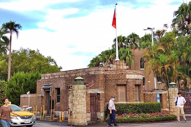 日本統治時代に創立した旧帝国大学の1つである国立台湾大学は、台湾の最高学府として知られています。学生として入学するのは難しいけれど、キャンパスには誰でも気軽に入ることができます。