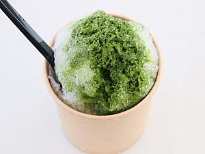 台中の「しゅんの和菓子店」の抹茶かき氷(50元)。食べていくと中に小さいサイコロ状に切ったさつまいもとあんが入っていて、お得感満載でした！