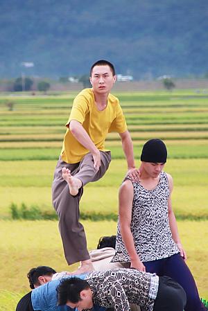 【台湾イベント】「池上秋收稻穗藝術節」は15周年！池上だけでしか見られない特別バージョンの『天光・霞』は感動もの！ 池上秋收稻穗藝術節 池上秋收 池上秋收稲穂アートフェスティバル 雲門舞集 雲門 クラウド・ゲート クラウドゲート コンテンポラリダンス 天光・霞 天光霞 台東旅行 台湾旅行風物詩