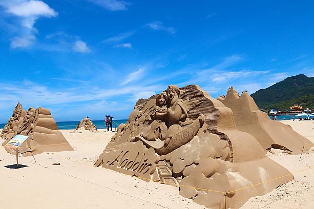 で、台湾では砂の彫刻でディズニー社を盛り上げます！ディズニー100周年を記念したサンドアートは世界でもここだけなんだとか。これは行かなくっちゃ！！！
