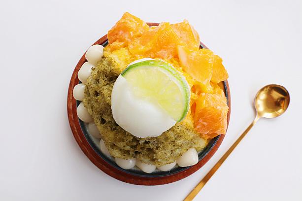 で、待望のご対面～！まずやっぱりこの緑とオレンジの対比がいいし、白玉の白い❍がかわいい♡