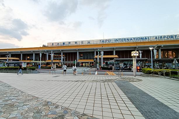 コロナ禍以降、ナビ自身も訪れるのは久しぶり。記憶が曖昧ではありますが、特に変わった様子は感じられなかった台北松山空港の国際線ターミナル2階なのでした～。