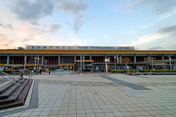 すぐお隣に台北松山空港がそびえたちますが、本日は空港とは反対側へ。周辺をぶらぶら歩いてみることに。