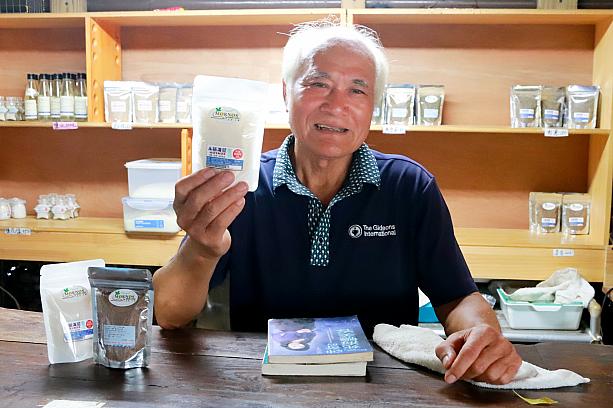 塩じいちゃんの名は蔡利木さん。アミ族の出身で、子どもの頃に食べていた手作りの塩を思い出し、記憶をたよりに50歳から塩作りを始めたんだとか。