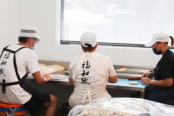 創業は日本統治時代の1931年。初代洪錫柳さんは中部の南投県からこの地にやってきて、日本の和菓子職人に弟子入りし、お菓子作りの技を身につけます。