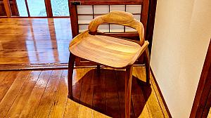 ここにあるもの、ほぼ全部購入できます。家具は座ってみることも可能！どれも座り心地がいいし、丈夫なアカシアの木で作られた家具はぐらつかず、ずっしり守られている感じがありました！