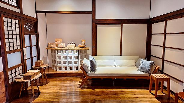 日本統治時代の建物に惹かれて入ってみた展覧「从森」。森の家で安らいでいるようで心地よく、やっぱり木材っていい！ロトが当たったら、家の中を全部「国産材」の家具や食器で揃えたいなぁ～♡