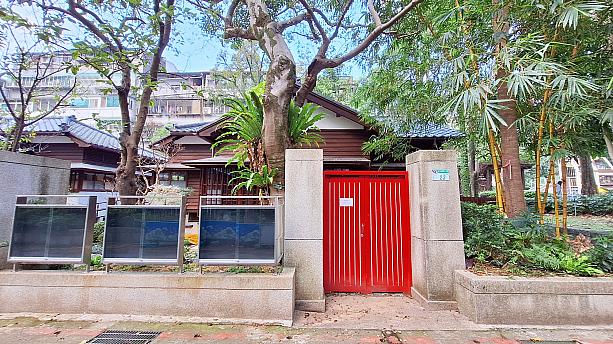MRT「古亭」駅近くをブラブラしていると、何やら日本統治時代に建てられたのかな？という建物群を発見。