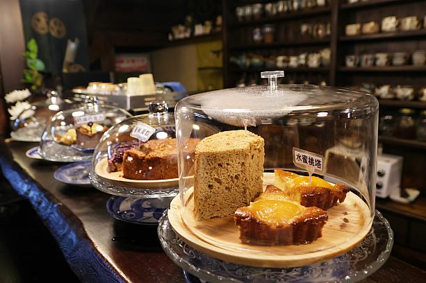 コーヒーやお茶、ケーキなどのカフェメニューもありますよ。