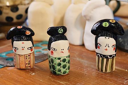 カフェの向かいはおふたりの工房に。特別におじゃまさせてもらったら、誕生途中の愛しき作品たちがちらほら。そのうちカフェでお目にかかれるかも……？