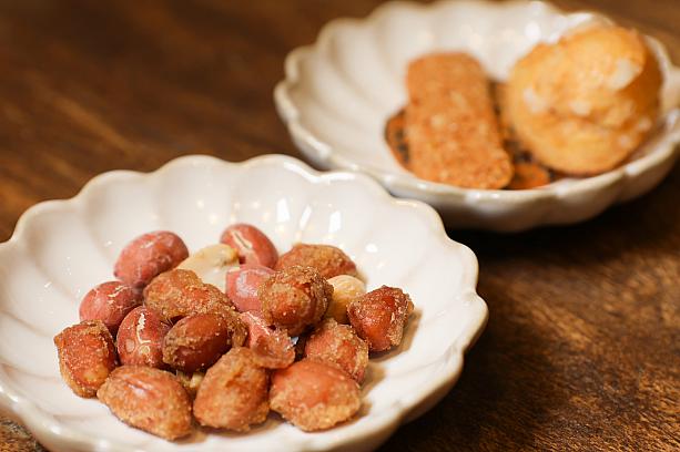イチオシはピーナッツ50元。見た目はどこにでもありそうなだけど……カリっと歯ごたえよく、香ばしい香りと味わいに病みつきです。ついつい手が伸びちゃう。
