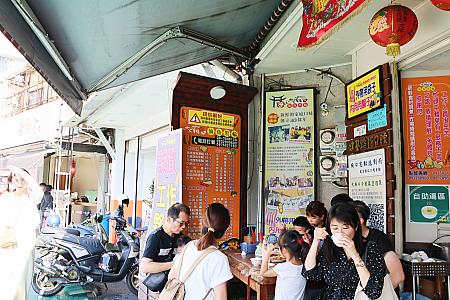 店内は大盛況！2階席はエアコンと圓環を見下ろせる景色付き♪