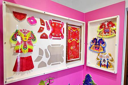 冠や衣装用の型紙もの展示もあります。