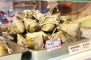 ピンクの看板が目印の「億長御坊」。億長さんというお母さんが始めたお総菜屋さんで、デパートなどにも入っている台北マダムに人気のお店です。ちまきも気になる～！
