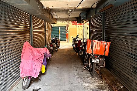 迷路のような小さな路地も多くあり、ちょっとした探検気分も味わえます。