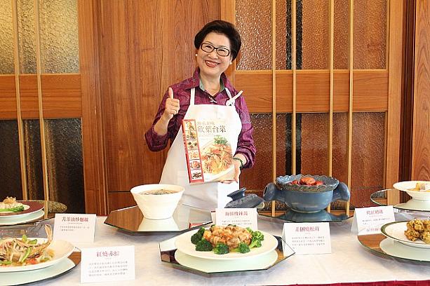オーナーは日本留学の経験もあるとか。なので(？)日本人に馴染み深い味も。<b>「欣葉SHABU SHABU」</b>は日本スタイルのしゃぶしゃぶがいただけちゃう！(写真は新書発表会時の李秀英董事長)
