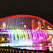 台北市民の憩いの場であり、台北の観光スポットでもある彩虹橋をキラキラとライトアップ。