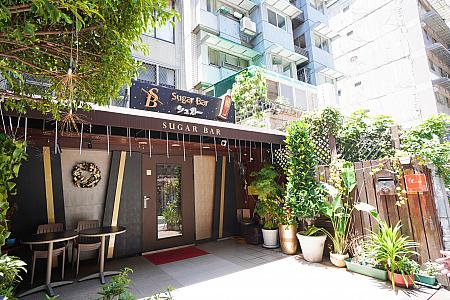 と、思いきやロケ地はこっち。「Sugar Bar」は台湾ドラマ『華燈初上 －夜を生きる女たち－』の舞台になった場所です。ほかにも長安東路には台湾式居酒屋「熱炒店」が並び、台北観光客にも人気です。