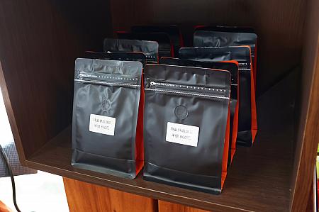 店内の一画はカフェコーナーになっていて、阿里山コーヒーや阿里山茶が飲むこともできますよ。