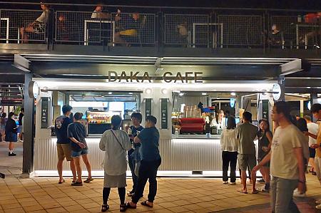 クラフトビールの「金色三麥精釀啤酒」をはじめ、アメリカンハンバーガーの「J.Burger美式漢堡」、韓国チキン「南韓大雞」、タイ料理「泰式料理泰雁」、パスタ「隱樓義大利麵吧」、おにぎり「GIKI沖繩飯糰」などなどインターナショナルなラインナップです。