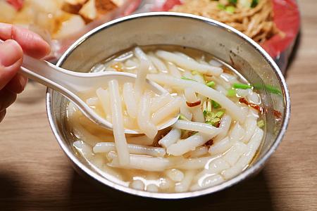 【台湾夜市】「饒河街夜市」のギラギラの真っ赤なゲートをくぐって、孤独のグルメの五郎さんが食べた「難忘米粉湯」を目指そう！ 難忘米粉湯 孤独のグルメ 五郎さん 井之頭五郎 大晦日スペシャル 饒河街夜市 台湾夜市 米粉湯 ビーフンスープ 乾拌麺 汁なし麺 油豆腐 厚揚げ 屋台飯 屋台グルメ 台湾グルメ 台北グルメ 台湾美食 台北美食聖地巡礼