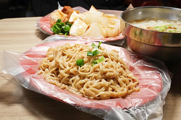もうひとつ五郎さんが注文したのが「乾拌麺(汁なし麺)」！ナビは辛くないこっちの方が好みでした。