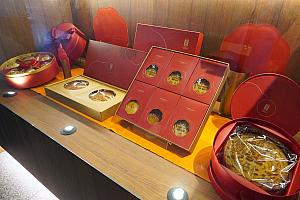 こっちにもパイナップルケーキの人気店が。中華菓子屋さん「舊振南」です。月餅なども扱い、パッケージがゴージャスで高見えするのも人気の秘密。嘉義でなく、台南発のショップなんですけどね。(支店の多くが高雄にあるので高雄発祥のお店というイメージがありますが、その歴史は台南から始まりました)