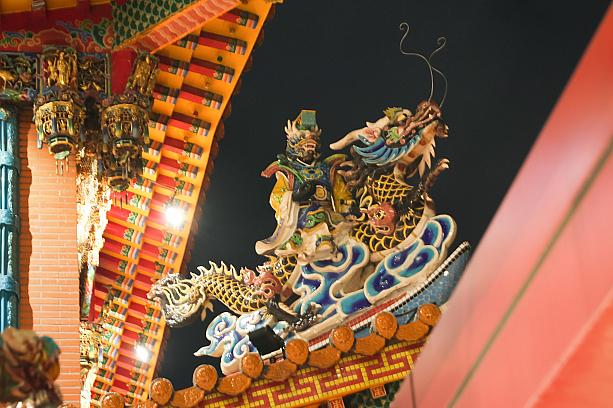 とある人気キャラを探しに来たのです。情報通の台湾の方がいうには「松山慈祐宮にスヌーピーがいるんだよね」それ以上は詳しく教えてはくれず、「行ってみればわかるから」とのこと。