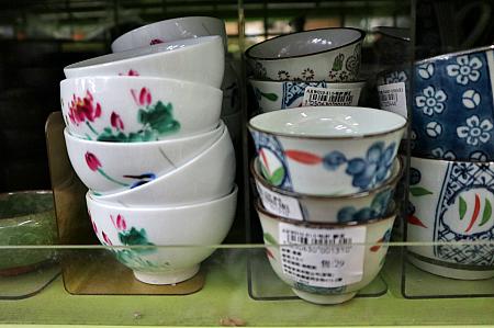 茶器もあります。お茶屋さんで売ってるのとは違って台湾ローカルが普段使いにするタイプ。