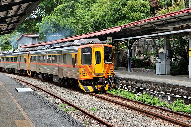 オモチャみたいなかわいい電車♪