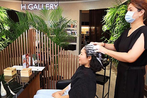 飛行機乗る前にさっぱり！「H GALLERY HAIR」で座ったまま台湾シャンプー